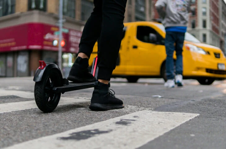Advantages riding electric scooter illustration